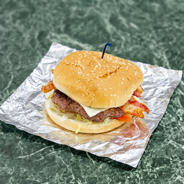 Bacon Cheeseburger W/Fries.